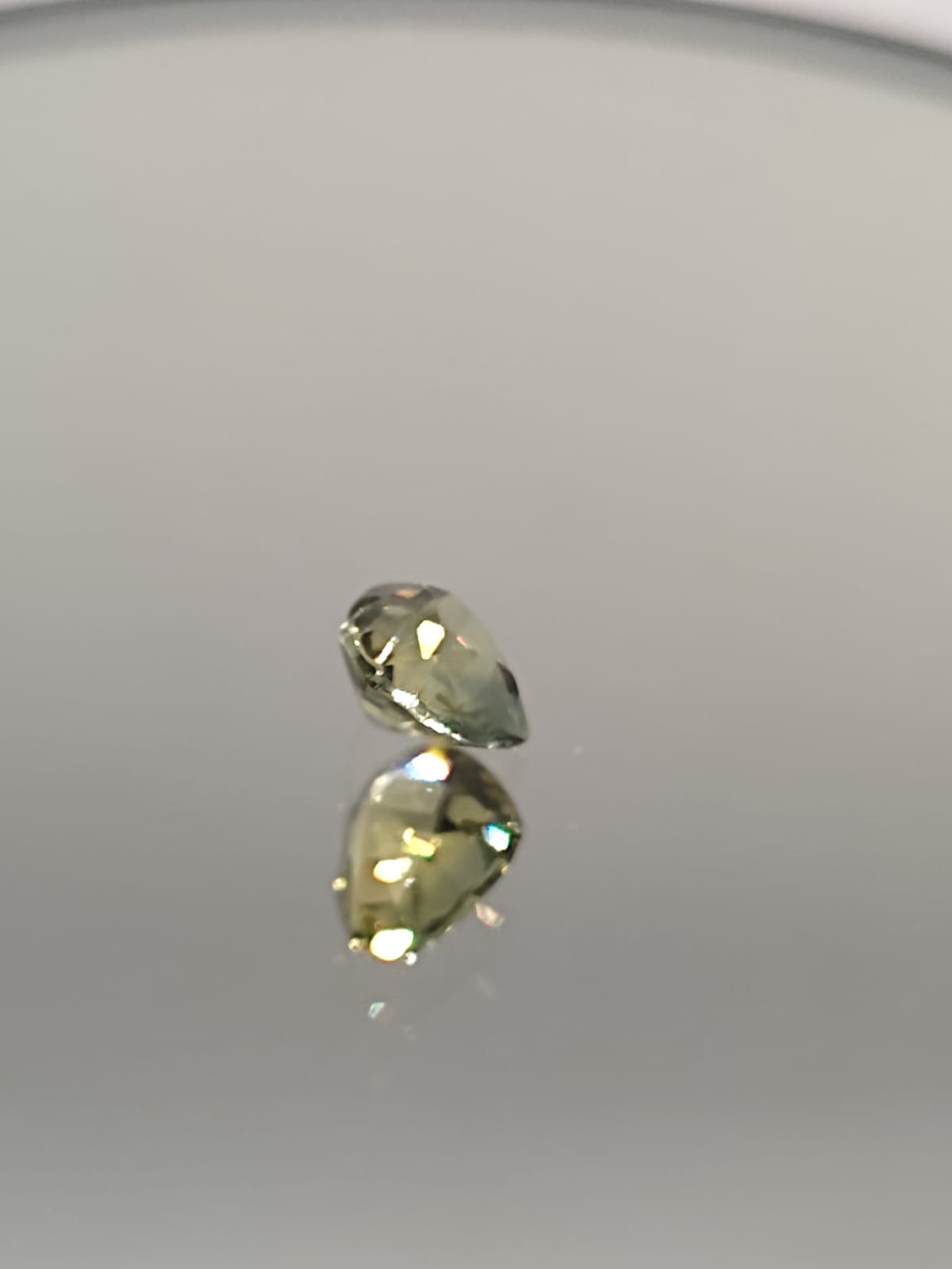 The Enchanting 1.33-Carat Bi-Color Sapphire: Where Yellow Meets Blue-Green Elegance