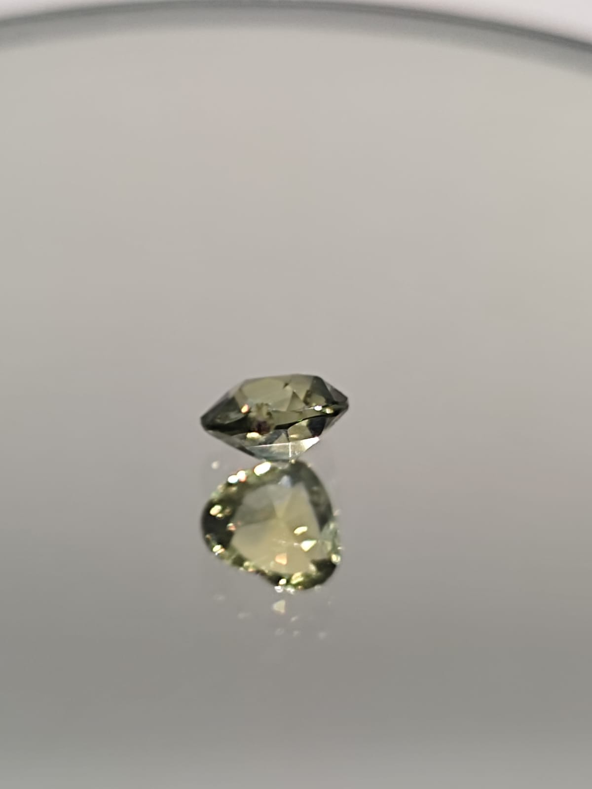 The Enchanting 1.33-Carat Bi-Color Sapphire: Where Yellow Meets Blue-Green Elegance